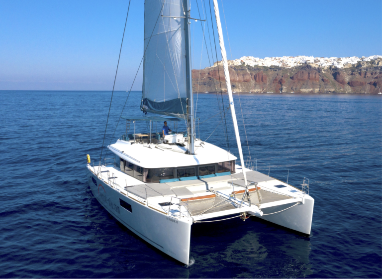 catamaran santorini